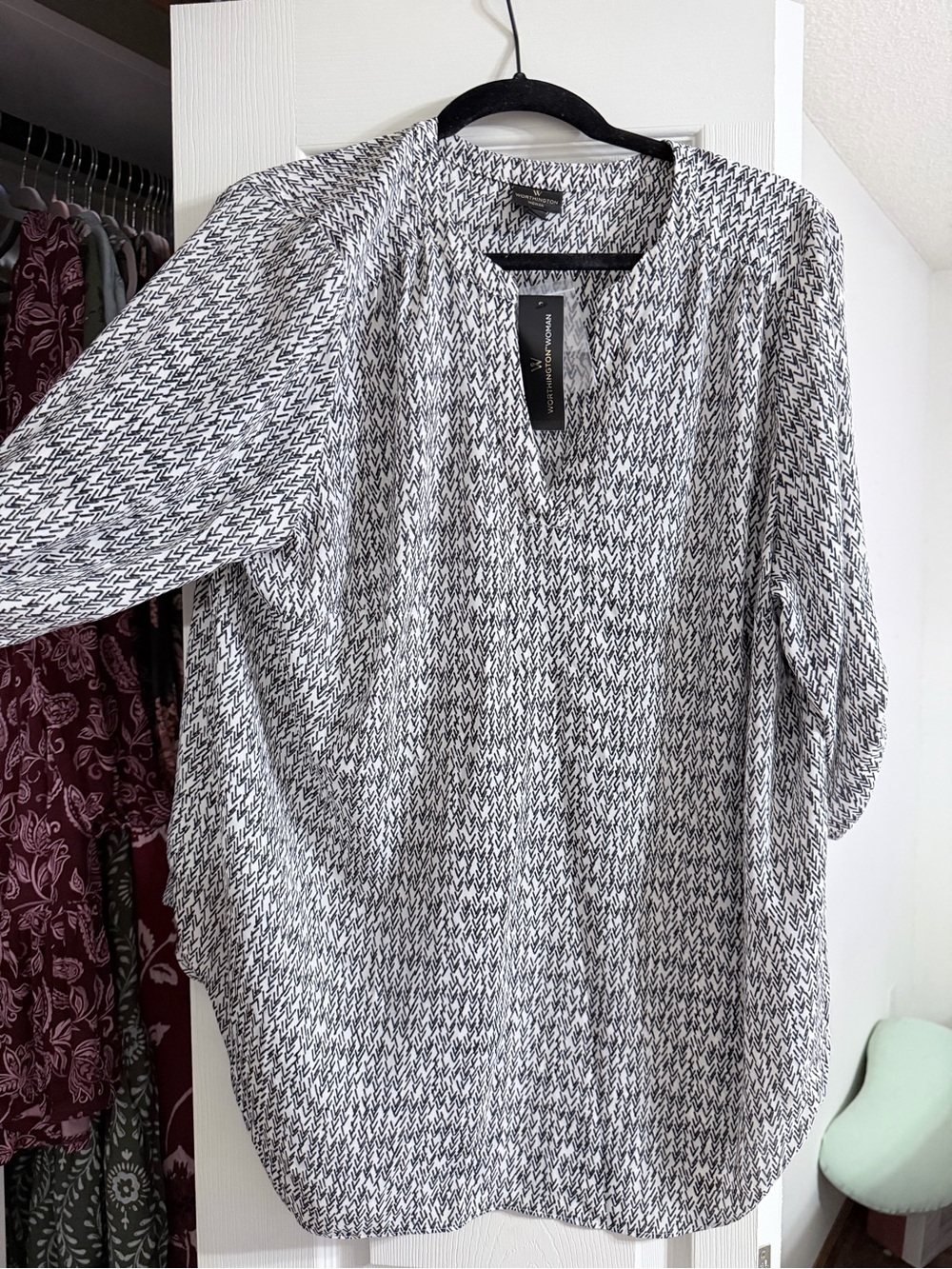 Worthington Black and White Printed V-Neck Blouse